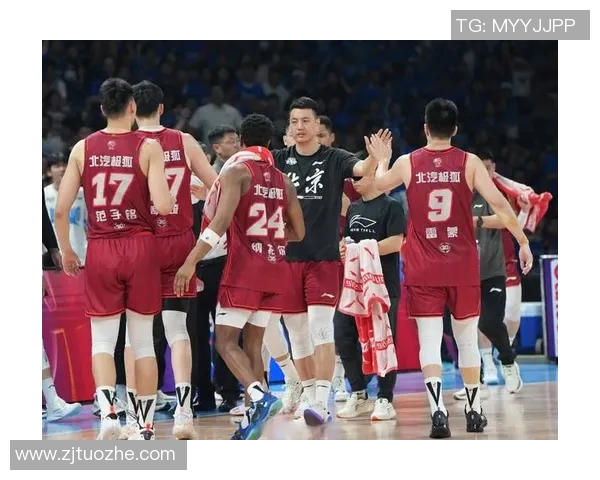 若小曾回CBA首钢阵容：周琦赵睿曾凡博陈盈骏领衔 翟晓川雷蒙在列